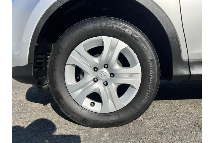 $14788 : 2015 RAV4 LE image 8