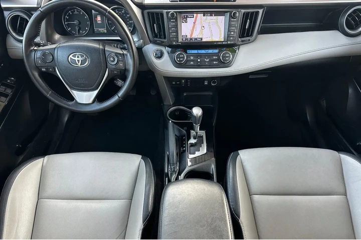 $21900 : Toyota RAV4 2016 AWD Limited image 6