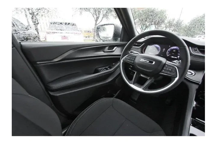 $37780 : Jeep Grand Cherokee 2025 4x4 image 9