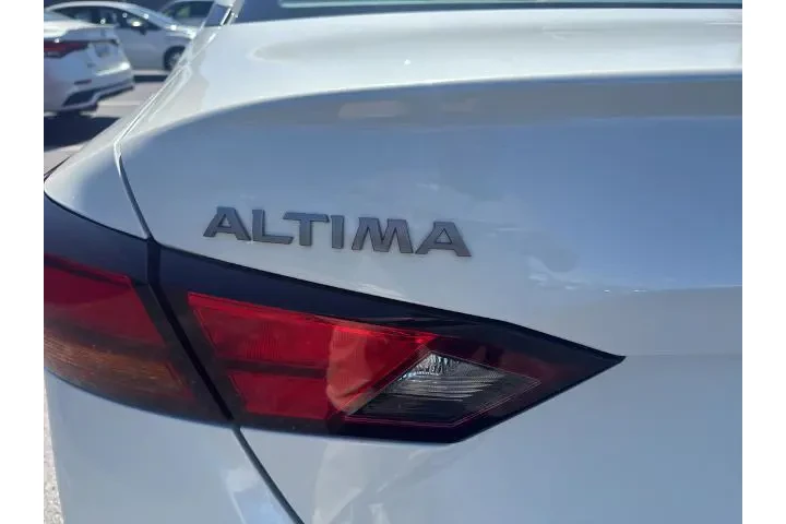 $18995 : Nissan Altima 2023 2.5 SV 4d image 10