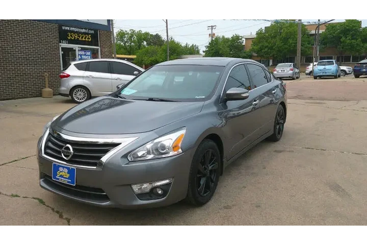 $10999 : 2015 Altima 2.5 SL image 4