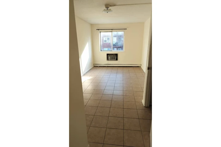 $1200 : Cuarto grande c/ baño privado image 2