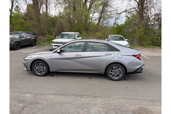 $18900 : Hyundai ELANTRA 2024 SEL 4dr image 7
