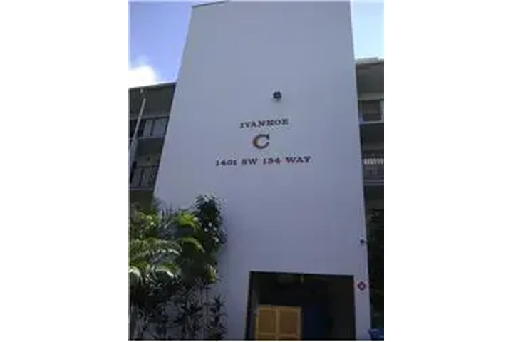 $2700 : Rental property with 2 bedro image 7