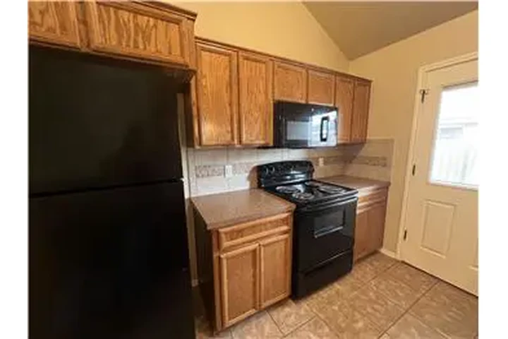 $1295 : Rental property with 3 bedro image 9