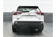 $25244 : Toyota RAV4 2021 AWD XLE 4dr thumbnail
