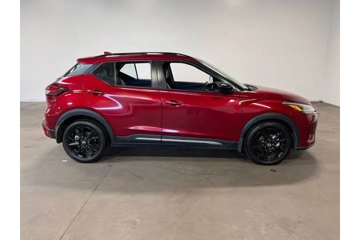 $18895 : Nissan Kicks 2023 SR 4dr Cro image 2