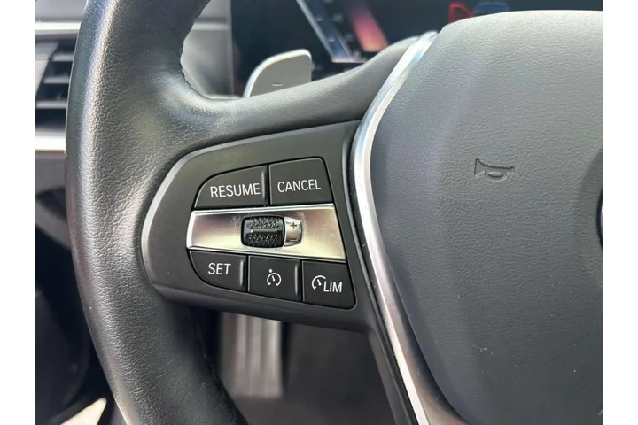 2023 BMW 3-Series 330i image 6