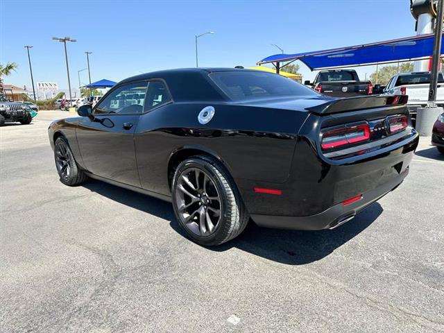 $27995 : Pre-Owned 2019 Challenger SXT image 8