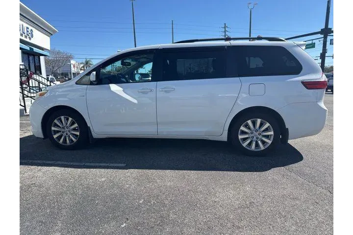 $9999 : Toyota Sienna 2016 AWD LE 7- image 5