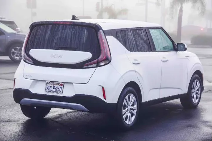 $16995 : Kia Soul 2023 LX 4dr Crossov image 6