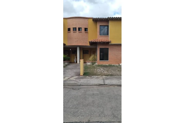 $300 : Alquilo Town House Cerca del C image 4