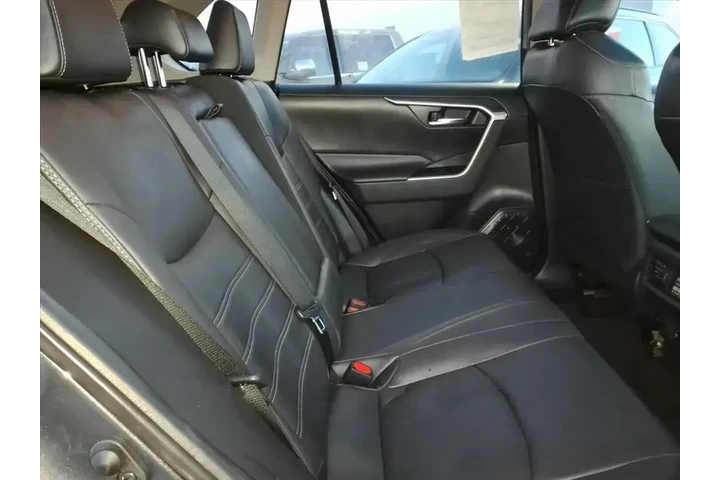 $23799 : Toyota RAV4 2019 XLE Premium image 7