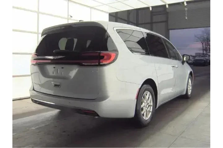 $31111 : Chrysler Pacifica 2024 Touri image 2