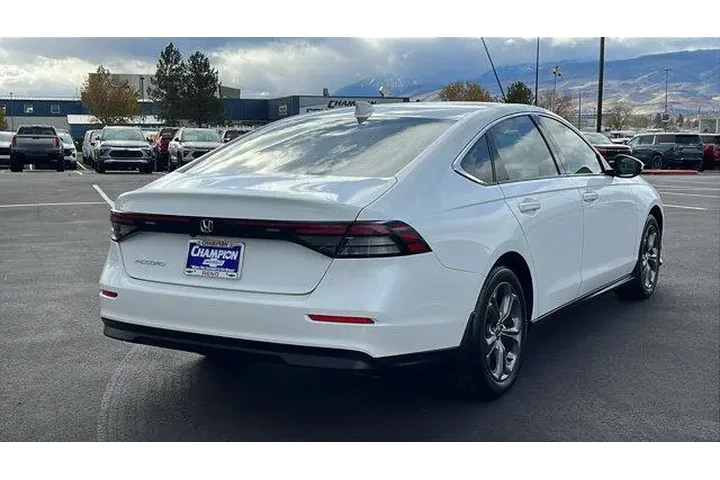 $32484 : Honda Civic 2025 Sport 4dr H image 5