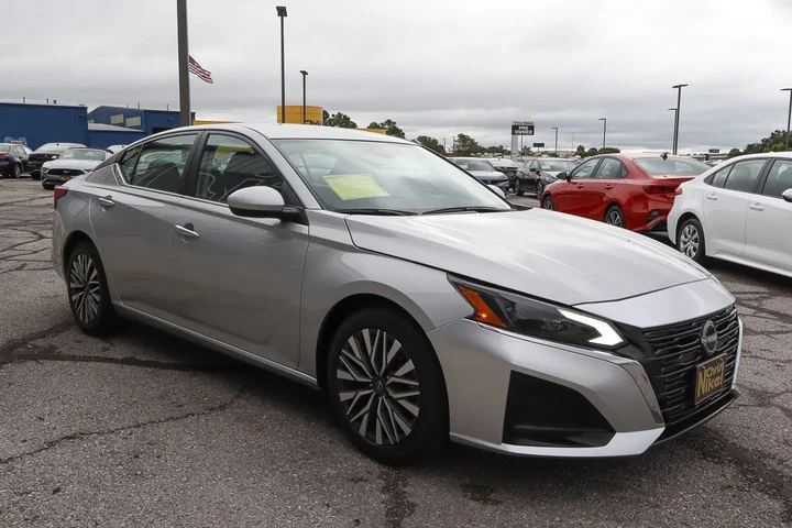 $18888 : 2023 Altima 2.5 SV image 3