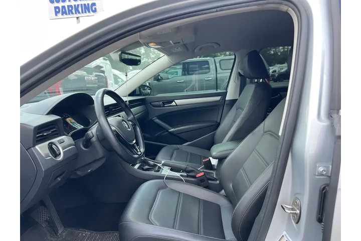 $14995 : Volkswagen Passat 2020 SE 4d image 3