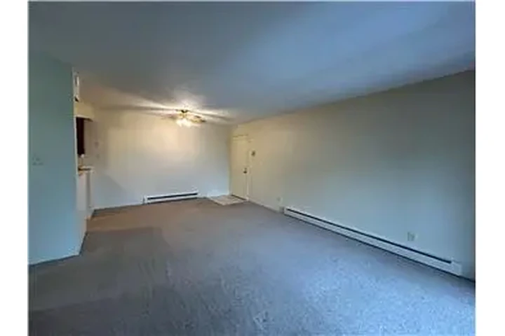 $750 : Rental property with 2 bedro image 5