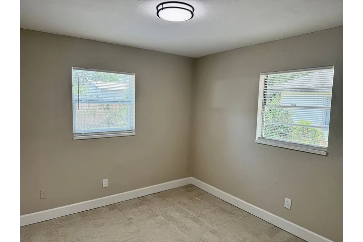$1000 : Stunning and beautifully remod image 2