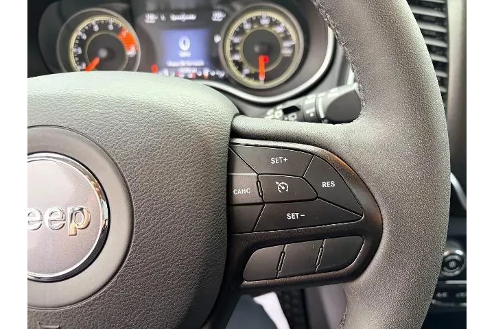 $29855 : Jeep Cherokee 2022 4x4 Trail image 7