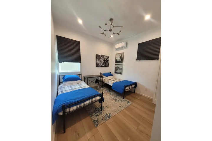 $3150 : 3 bedroom house available image 3