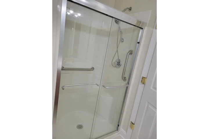 Evelyns cleaning service image 4