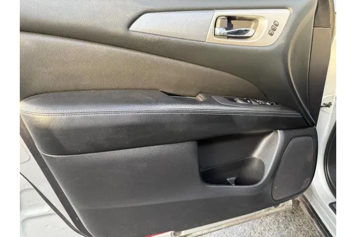 $16195 : Nissan Pathfinder 2017 S 4dr image 10