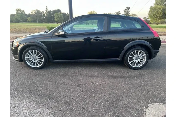 $10750 : 2010 C30 T5 image 4