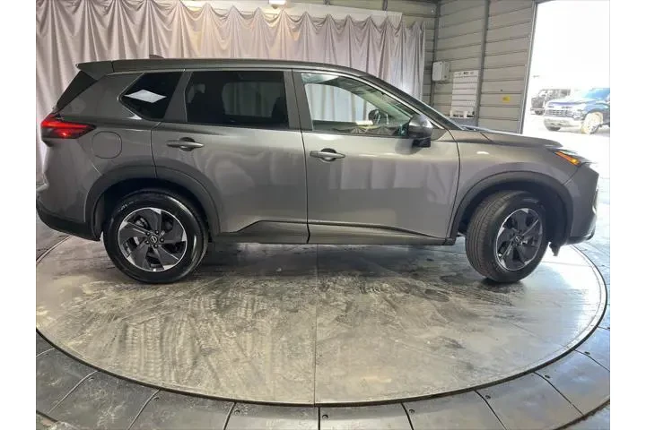 $24499 : Nissan Rogue 2026 SV 4dr Cro image 4