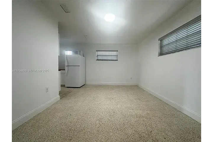 $1050 : Se Alquila Bueno Bonito Barato image 9