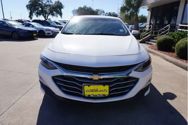 $16888 : Chevrolet Malibu 2022 LT 4dr image 2