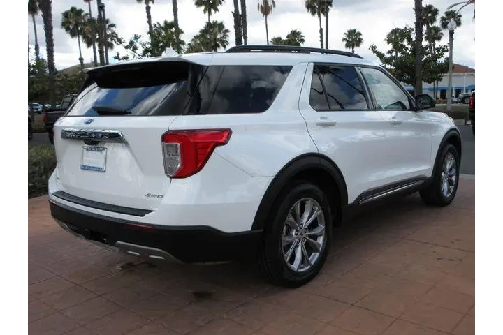 $28982 : Ford Explorer 2023 AWD XLT 4 image 6