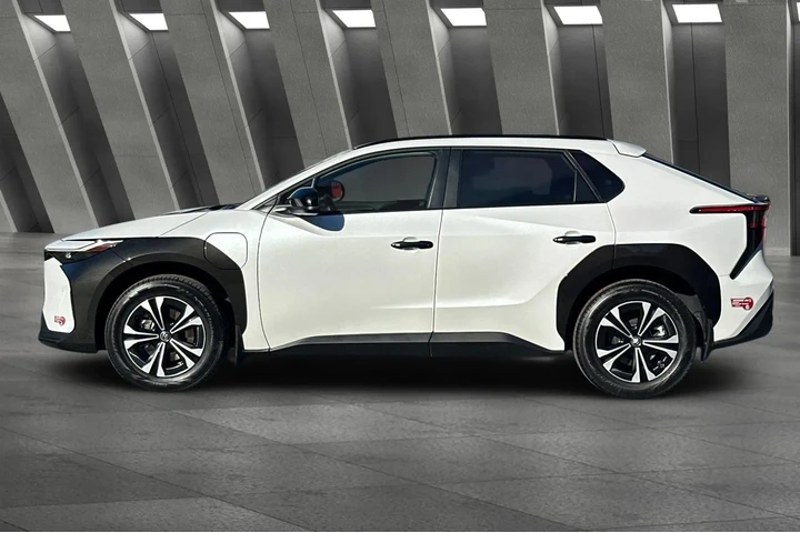 $20900 : Toyota bZ4X 2023 XLE 4dr Cro image 8