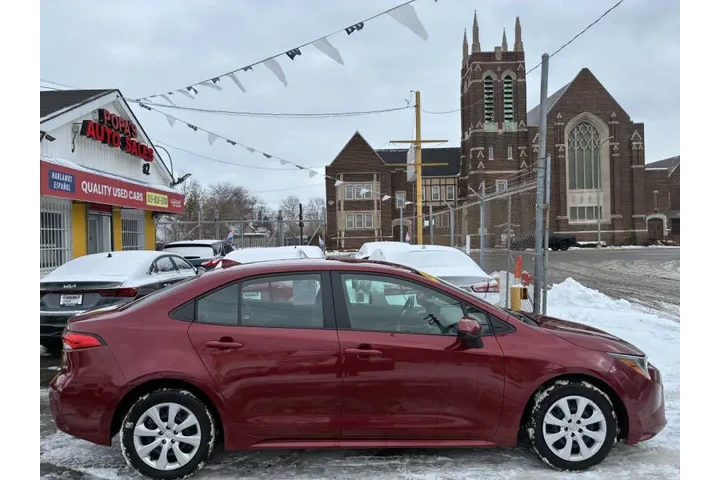 2024 Corolla LE image 5