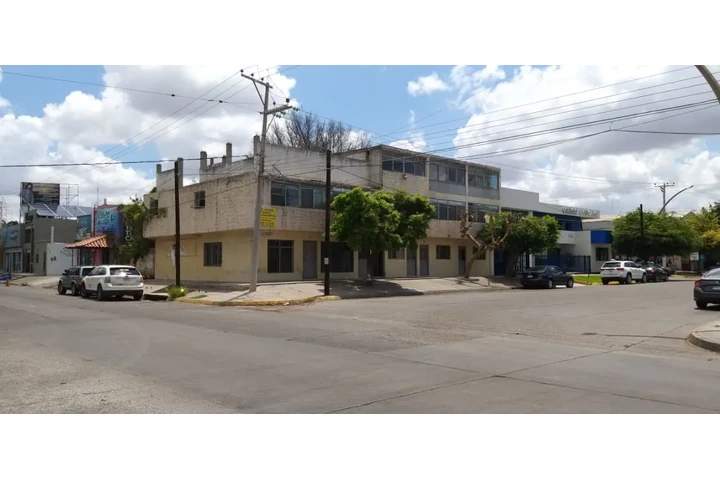 $380 : RENTA EDIFICIO EN ESQUINA image 2