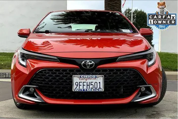 $25307 : Toyota Corolla Hatchback 202 image 3