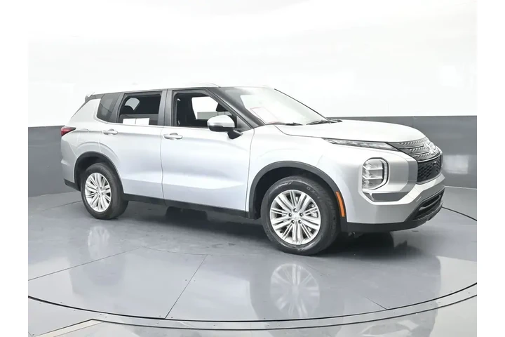 $17996 : Mitsubishi Outlander 2024 ES image 8