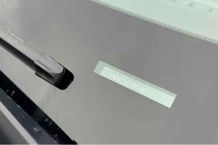 $37995 : Kia Carnival 2024 EX 4dr Min image 6