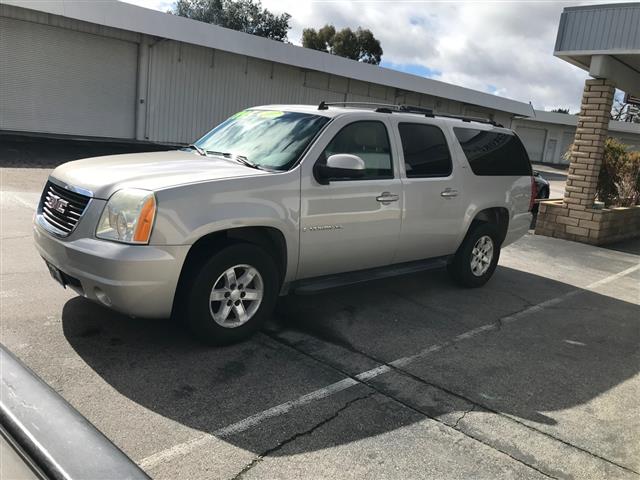 $8999 : 2007 GMC Yukon XL 2WD 4dr 150 image 3