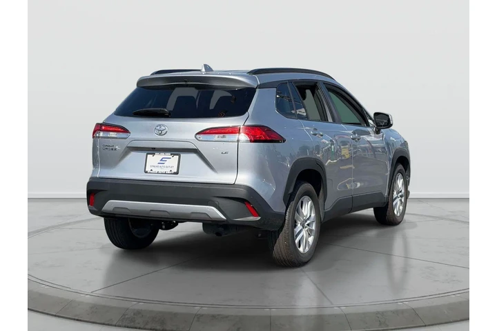 $27798 : Toyota Corolla Cross 2024 LE image 7