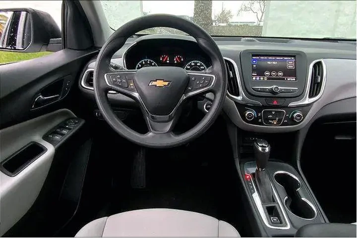 $17985 : Chevrolet Equinox 2020 LS 4d image 5