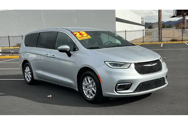 $29984 : Chrysler Pacifica 2023 Touri image 3