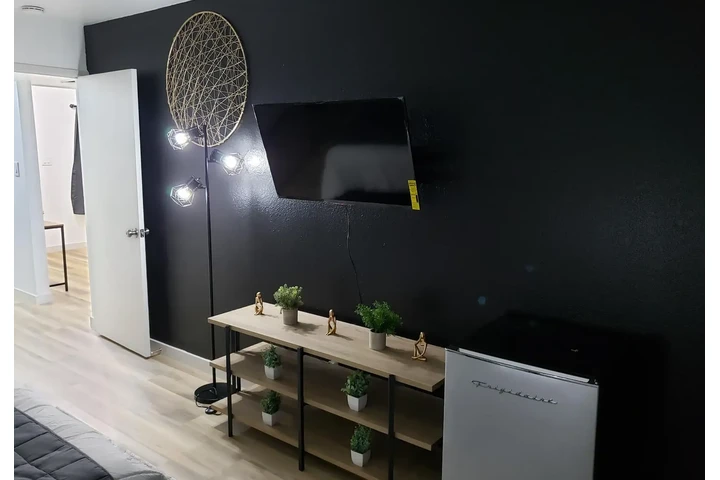 $1050 : Modern 1-Bedroom Apartment in image 3