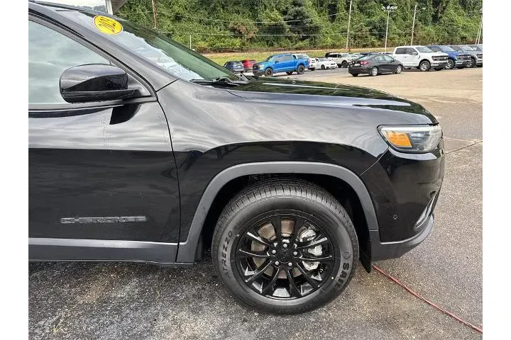$21156 : Jeep Cherokee 2023 4x4 Altit image 2