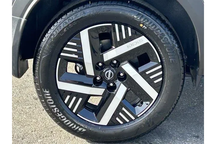$26195 : Nissan Kicks 2026 SV 4dr Cro image 7