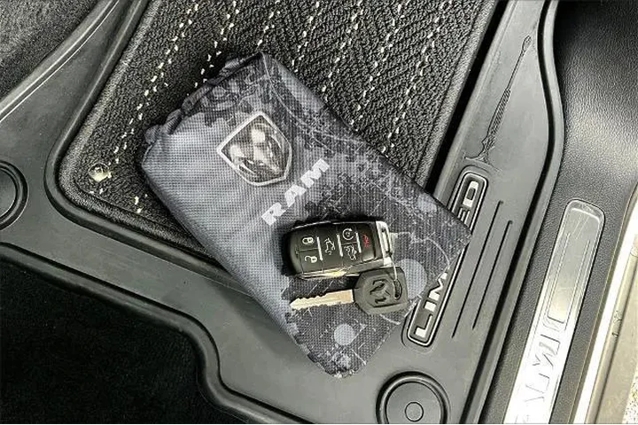 $32390 : Ram 1500 2020 4x4 Limited 4d image 10