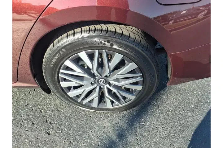 $17095 : Nissan Altima 2023 2.5 SV 4d image 8