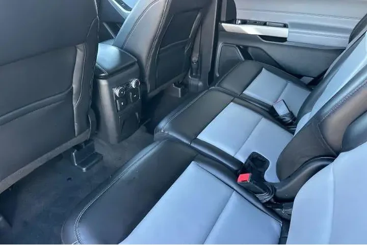 $26875 : Ford Explorer 2022 AWD XLT 4 image 4