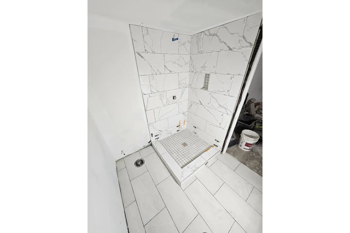 Experienced Tile Installer. image 1