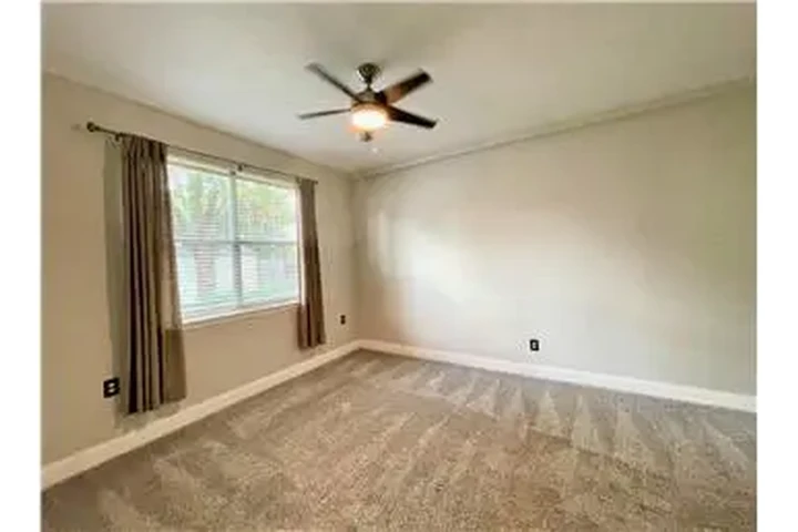 $3000 : Rental property with 4 bedro image 9